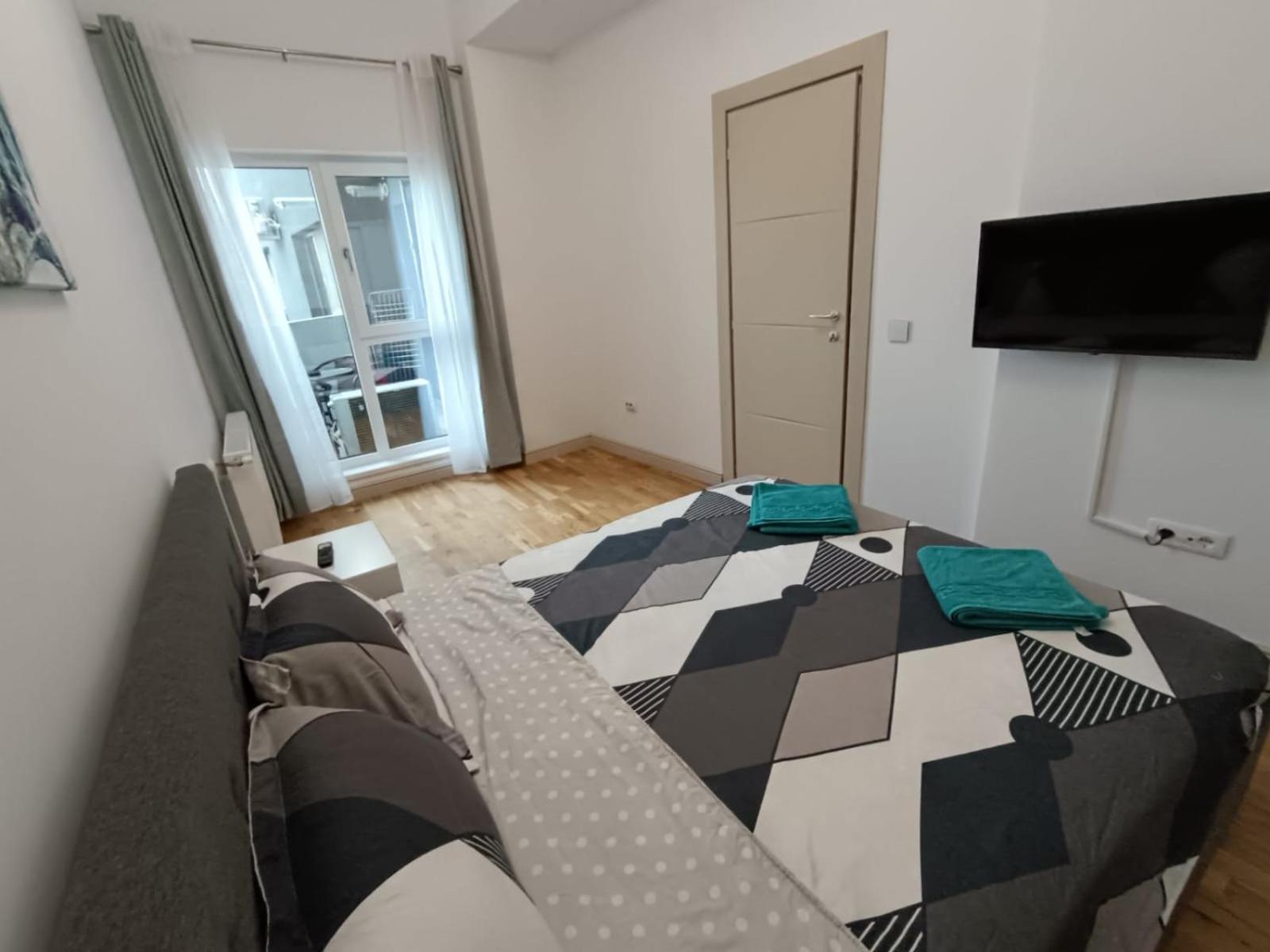 Near Airport 2 Rooms Apartments In Himson Iasi Exteriér fotografie